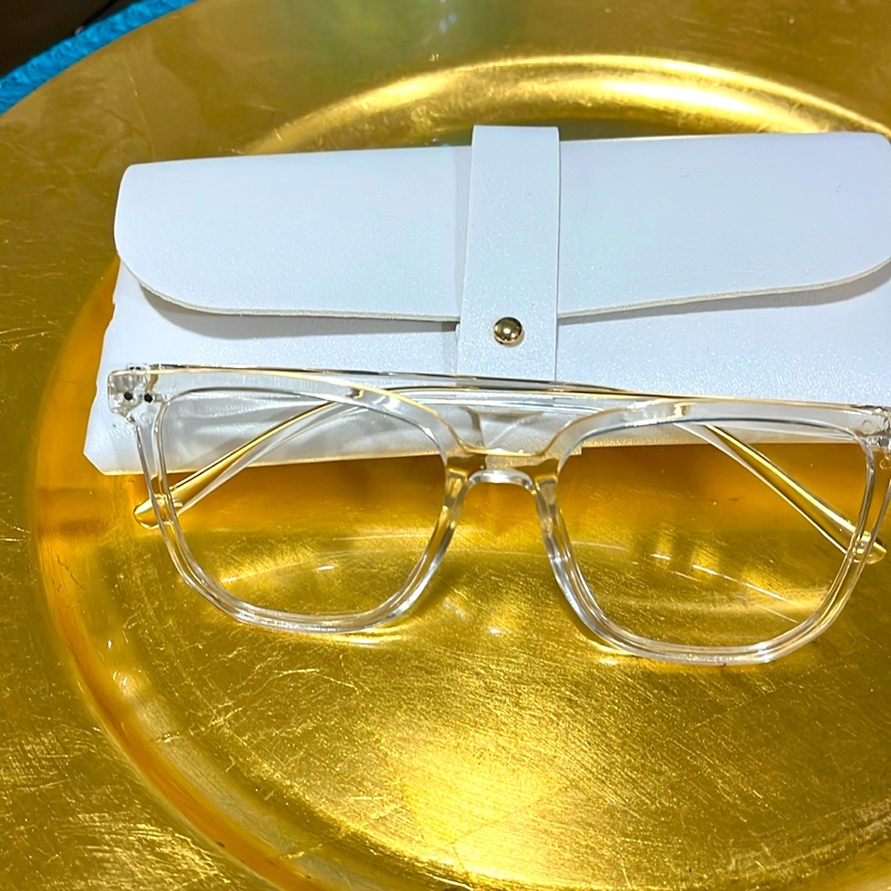 Clear Frames With Case - image 1